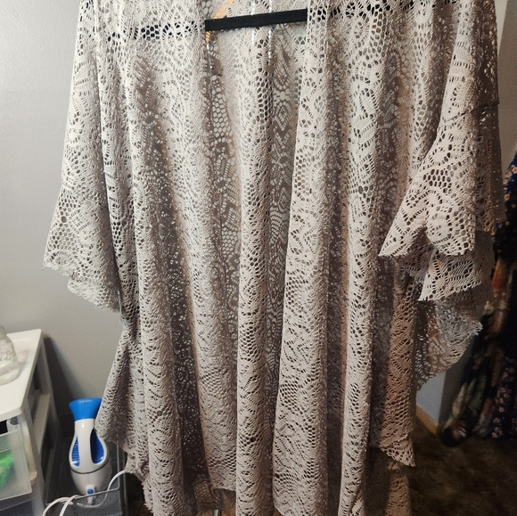 5/ $20 Mix & Match - Grey lace kimono wrap one size fits 1x to 3x - Picture 3 of 7